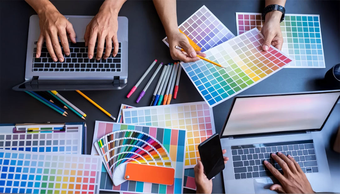 RED8 - The Branding Design Studio